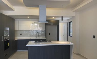 A un paso de plaza Cuernavaca