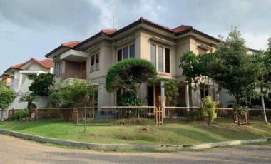 Rumah Dharmahusada Regency Hadap Barat - Utara (HOOK), Siap Huni