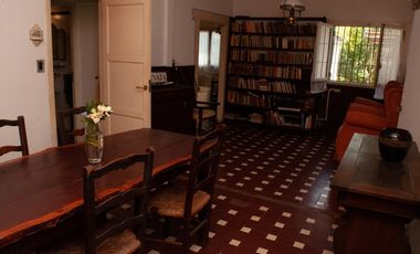 Excelente Casa 5 ambientes sobre tres terrenos/ Barrio El Sosiego