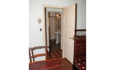 Excelente Casa 5 ambientes sobre tres terrenos/ Barrio El Sosiego