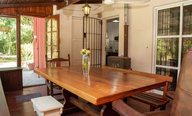 Excelente Casa 5 ambientes sobre tres terrenos/ Barrio El Sosiego