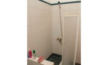 Excelente Casa 5 ambientes sobre tres terrenos/ Barrio El Sosiego