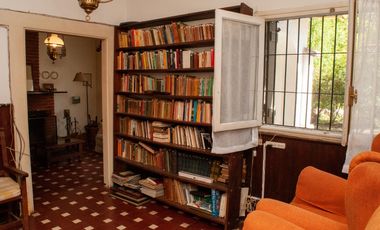 Excelente Casa 5 ambientes sobre tres terrenos/ Barrio El Sosiego