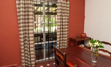 Excelente Casa 5 ambientes sobre tres terrenos/ Barrio El Sosiego
