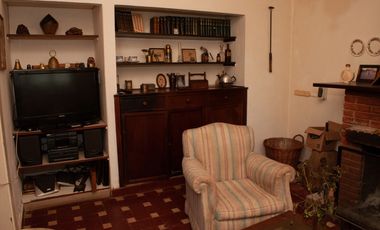 Excelente Casa 5 ambientes sobre tres terrenos/ Barrio El Sosiego