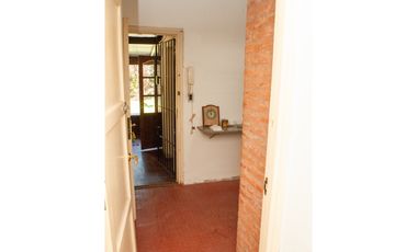 Excelente Casa 5 ambientes sobre tres terrenos/ Barrio El Sosiego