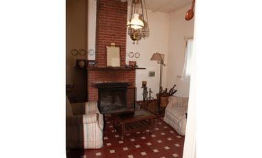 Excelente Casa 5 ambientes sobre tres terrenos/ Barrio El Sosiego