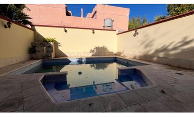 VENDE CASA EN BOMBAL SUR GODOY CRUZ ( barrio Arizu )