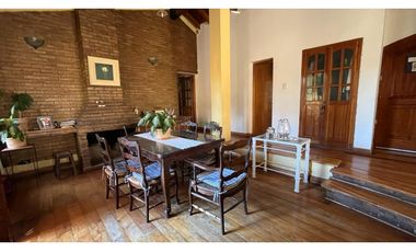 VENDE CASA EN BOMBAL SUR GODOY CRUZ ( barrio Arizu )