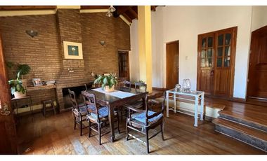 VENDE CASA EN BOMBAL SUR GODOY CRUZ ( barrio Arizu )