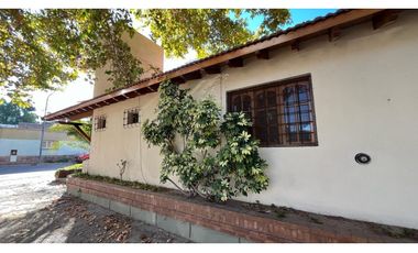 VENDE CASA EN BOMBAL SUR GODOY CRUZ ( barrio Arizu )