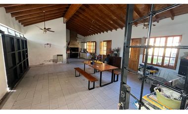 VENDE CASA EN BOMBAL SUR GODOY CRUZ ( barrio Arizu )