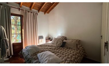 VENDE CASA EN BOMBAL SUR GODOY CRUZ ( barrio Arizu )