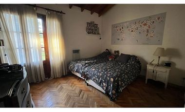 VENDE CASA EN BOMBAL SUR GODOY CRUZ ( barrio Arizu )