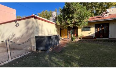 VENDE CASA EN BOMBAL SUR GODOY CRUZ ( barrio Arizu )