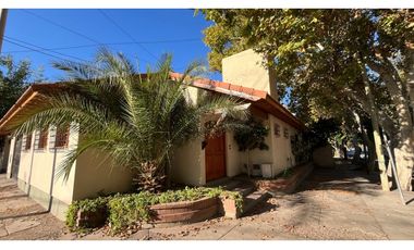 VENDE CASA EN BOMBAL SUR GODOY CRUZ ( barrio Arizu )