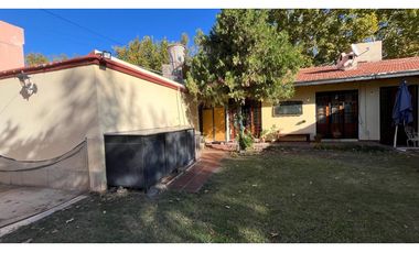 VENDE CASA EN BOMBAL SUR GODOY CRUZ ( barrio Arizu )