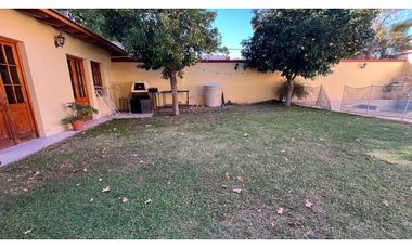 VENDE CASA EN BOMBAL SUR GODOY CRUZ ( barrio Arizu )