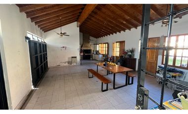 VENDE CASA EN BOMBAL SUR GODOY CRUZ ( barrio Arizu )