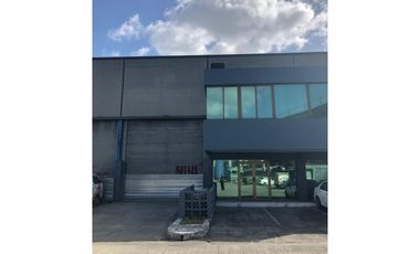 VENDO / ALQUILO GALERA  DE 240 MTS2 EN TOCUMEN WAREHOUSE PARK