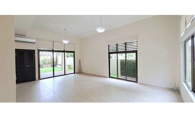 Venta de Casa con Jacuzzi en PH Nativa, Panamá Pacifico