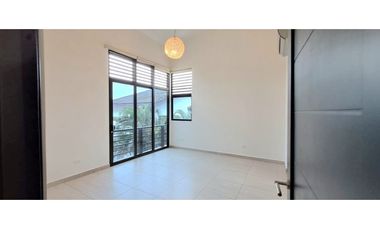 Venta de Casa con Jacuzzi en PH Nativa, Panamá Pacifico