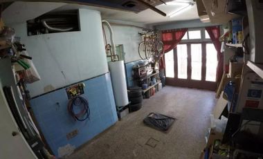 CASA DE 5 AMBIENTES EN VENTA - MORON SUR