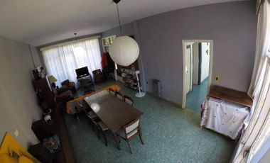 CASA DE 5 AMBIENTES EN VENTA - MORON SUR