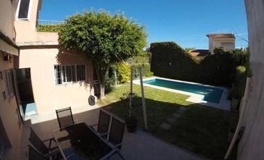 CASA DE 5 AMBIENTES EN VENTA - MORON SUR