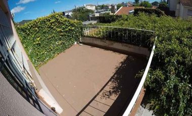 CASA DE 5 AMBIENTES EN VENTA - MORON SUR
