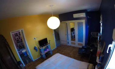 CASA DE 5 AMBIENTES EN VENTA - MORON SUR