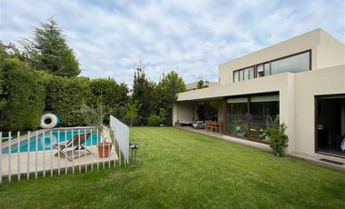 Casa en venta de 3 dorm. en Colina