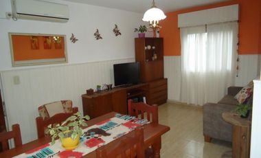 Departamento de 3 ambientes ubicado en el Barrio Viplastic - Longchamps.