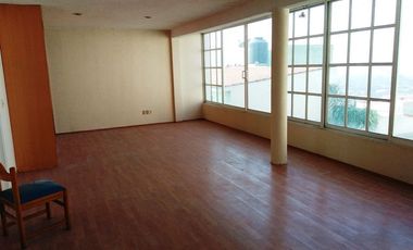 Increíble Casa con Gran Salón de Eventos Muy Amplios Espacios y Gran Iluminación