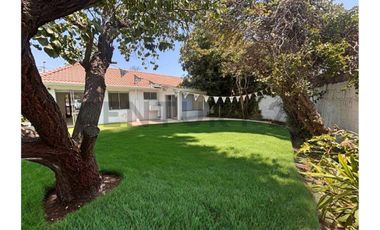 CASA COMERCIAL EN ARRIENDO EN VITACURA