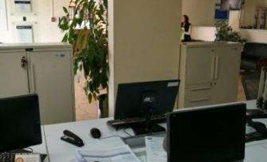 VENDO TERRENO COMERCIAL, SUR DE QUITO, CON BODEGAS Y OFICINAS.