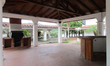 Venta de casa en Las Cumbres GTA