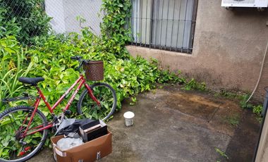 Excelente ph fondo 3 amb con patio y pileta