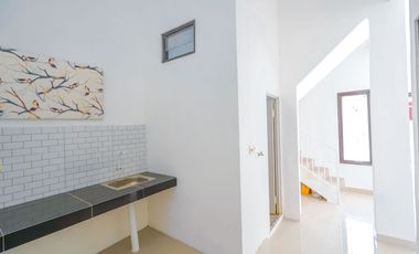 Rumah Hadap Timur 10 Menit ke Stasiun Depok SHM Siap KPR J-38780