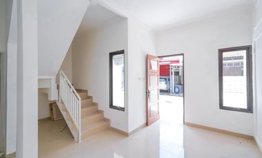 Rumah Hadap Timur 10 Menit ke Stasiun Depok SHM Siap KPR J-38780