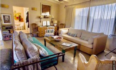 Hermosa casa de estilo campestre. Excelente calidad. 2 dormitorios. Piscina