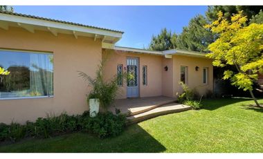 Hermosa casa de estilo playa. Excelente calidad. 2 dormitorios. Pis