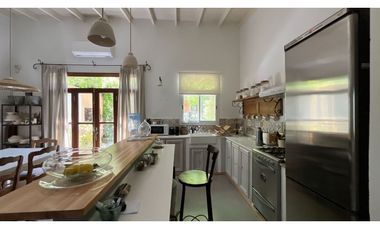 Hermosa casa de estilo playa. Excelente calidad. 2 dormitorios. Pis