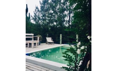 Hermosa casa de estilo campestre. Excelente calidad. 2 dormitorios. Piscina