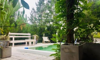 Hermosa casa de estilo campestre. Excelente calidad. 2 dormitorios. Piscina