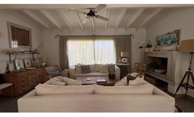 Hermosa casa de estilo playa. Excelente calidad. 2 dormitorios. Pis