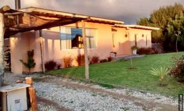 Hermosa casa de estilo campestre. Excelente calidad. 2 dormitorios. Piscina