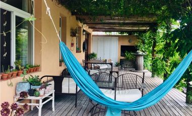 Hermosa casa de estilo campestre. Excelente calidad. 2 dormitorios. Piscina