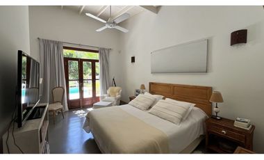 Hermosa casa de estilo playa. Excelente calidad. 2 dormitorios. Pis