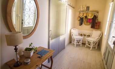 Hermosa casa de estilo campestre. Excelente calidad. 2 dormitorios. Piscina